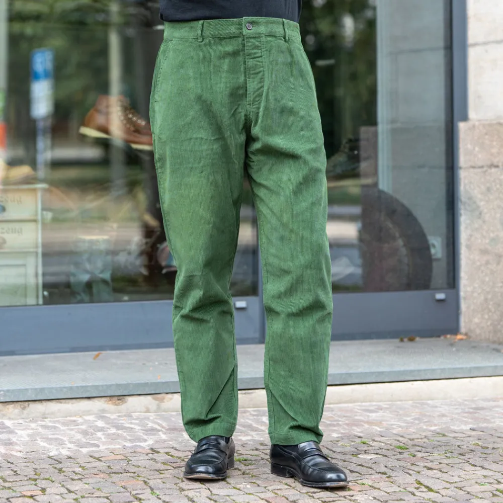 Universal Works Military Chino Cord Green> Hosen