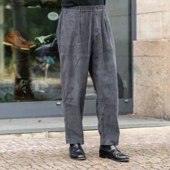 Universal Works Pleated Track Pant Cord Charcoal> Hosen