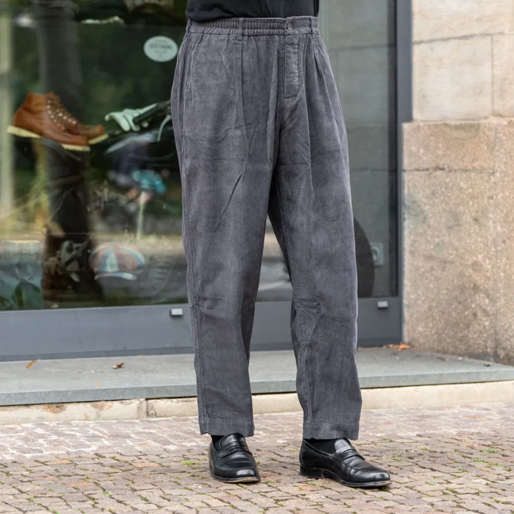 Universal Works Pleated Track Pant Cord Charcoal> Hosen